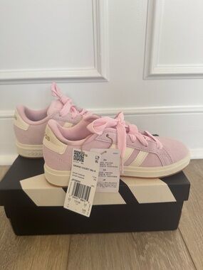 NWTs: Kids adidas Grand Court 00s K Pink and Cream Size 1